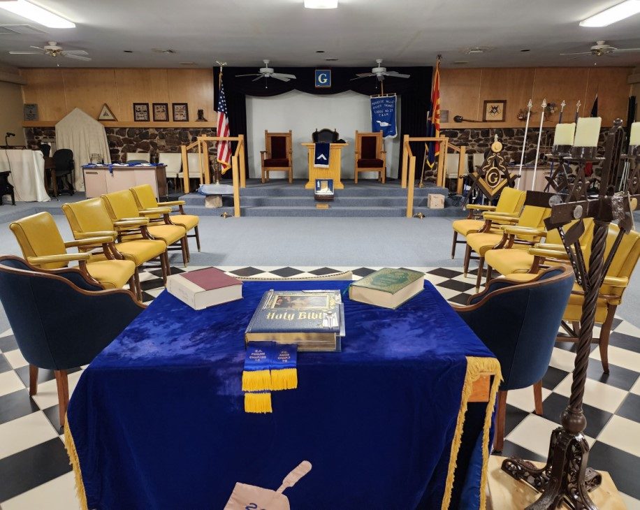 masonic_lodge_interior-916x730